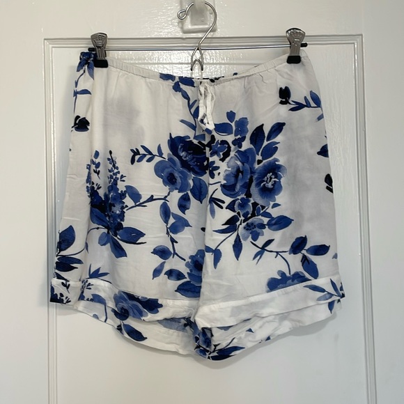 Women’s Revolve Floral PJ shorts - Size 10 - Picture 2 of 4